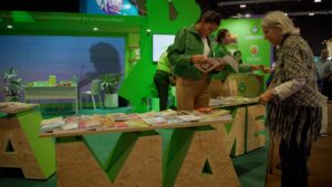 STAND DE CORRIENTES EN LA FERIA INTERNACIONAL DEL LIBRO (4)