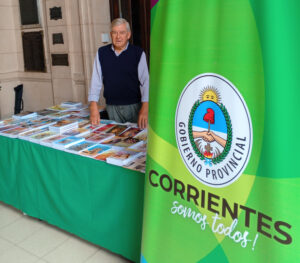 EXPOSICIÓN DE LIBROS CORRENTINOS (2)