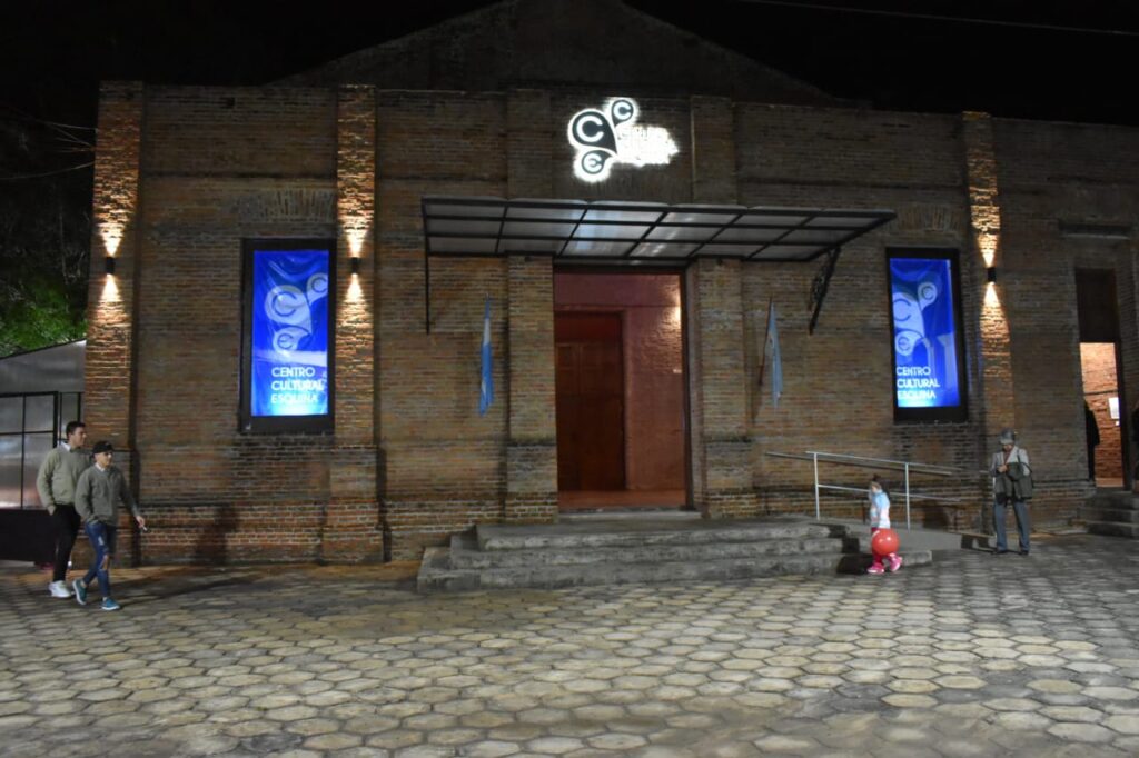Frente Centro Cultural Esquina