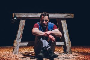 Muerde Luciano Caceres prensa